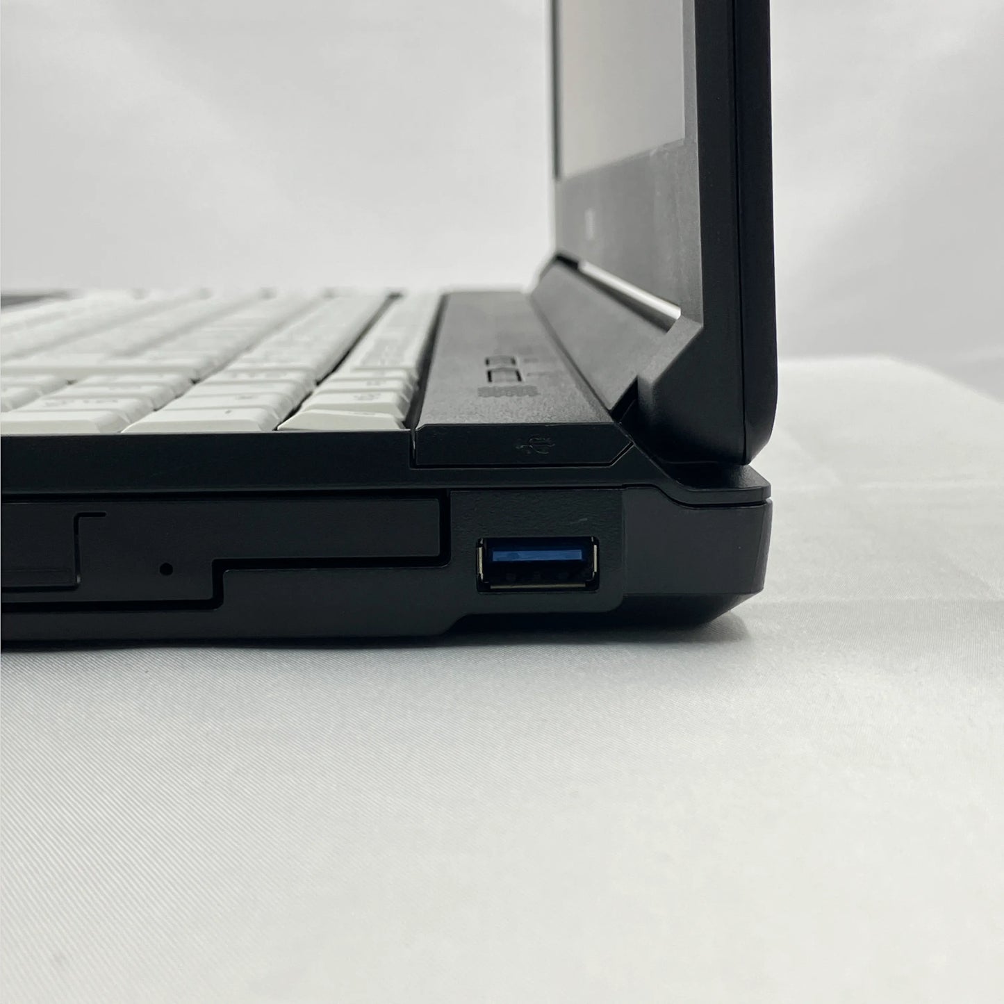 【中古Bランク】富士通 LIFEBOOK A579 Core i5 8365U/メモリ 8GB/SSD 256GB/15.6インチ/マルチドライブ/Windows 11 Pro