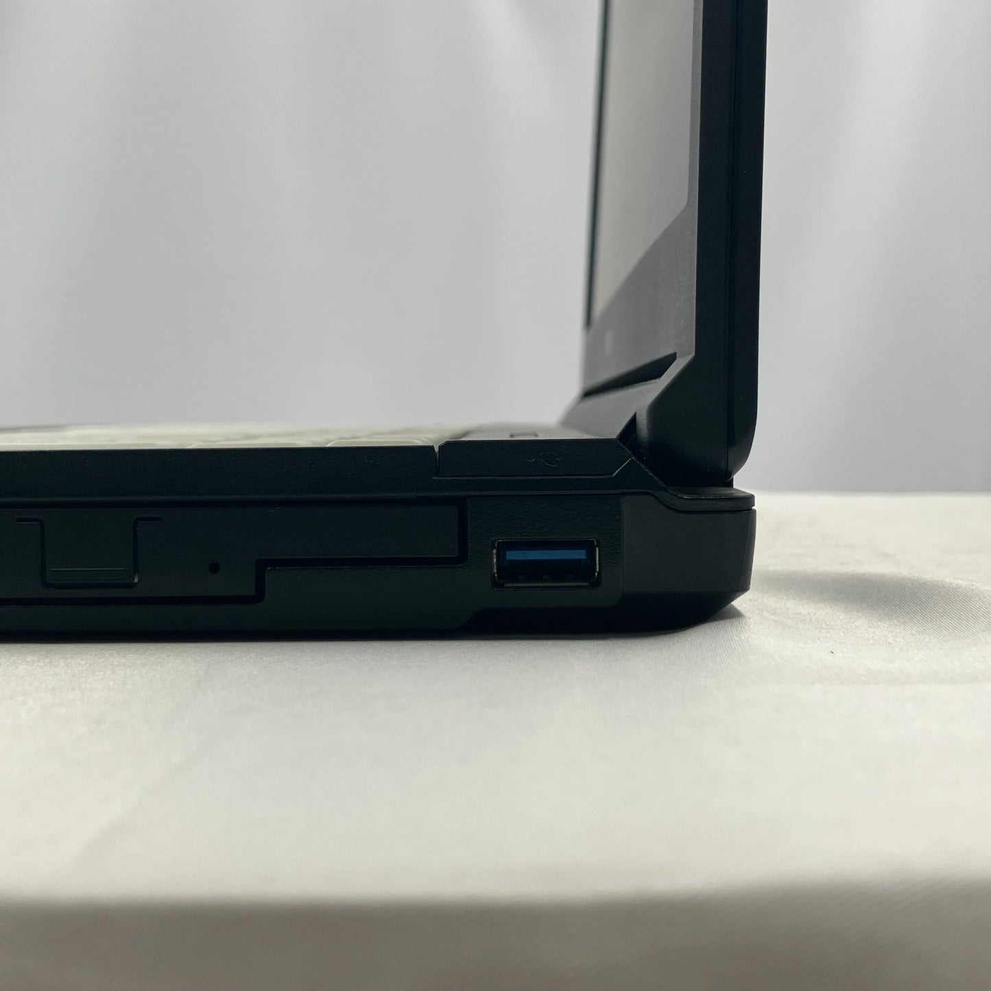 【中古Cランク】富士通 LIFEBOOK A579 Core i5 8265U/メモリ 8GB/SSD 128GB/15.6インチ フルHD/DVD-ROM/Windows 11 Pro