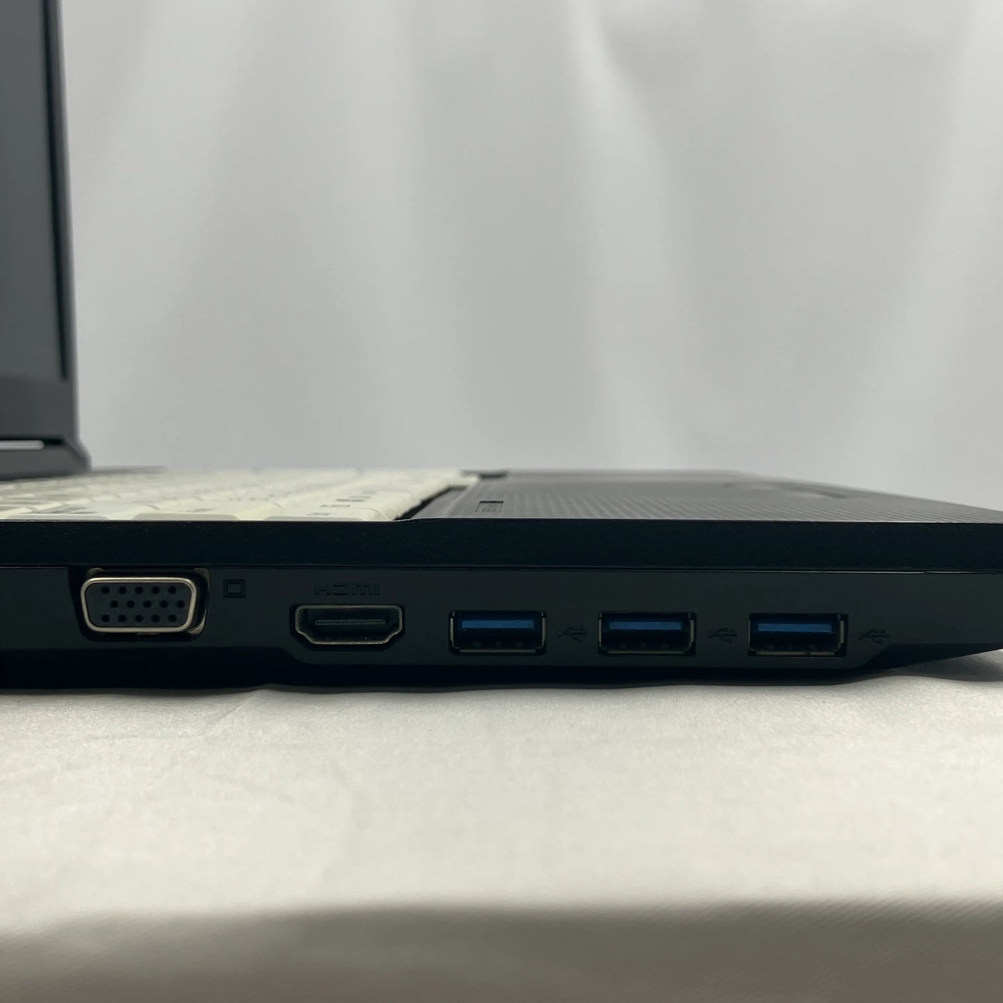 【中古Cランク】富士通 LIFEBOOK A579 Core i5 8265U/メモリ 8GB/SSD 128GB/15.6インチ フルHD/DVD-ROM/Windows 11 Pro
