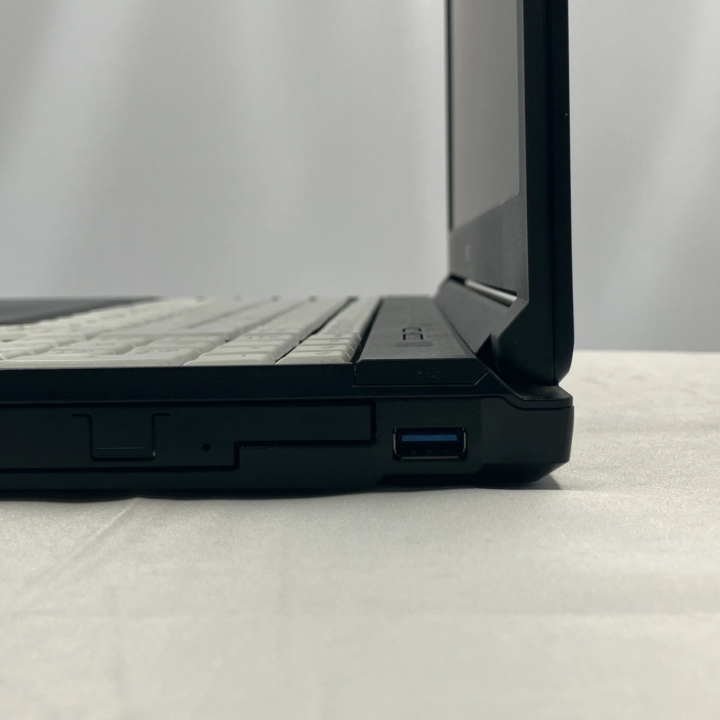 【中古Cランク】富士通 LIFEBOOK A579 Core i5 8265U/メモリ 8GB/SSD 128GB/15.6インチ フルHD/DVD-ROM/Windows 11 Pro