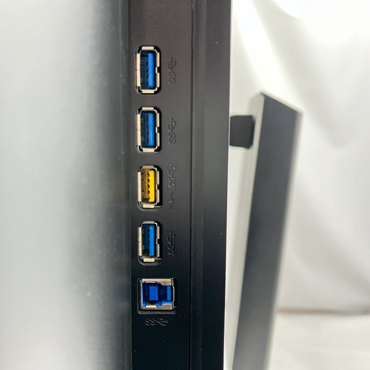 【中古Bランク】PHILIPS 328P6VJEB/11 31.5型 4K液晶モニター HDMI/D-Sub/ディスプレイポート ※R∞PCシリーズではございません