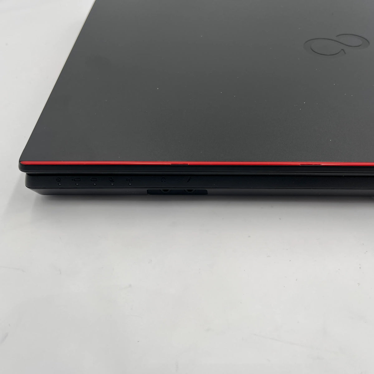 【中古Cランク】富士通 LIFEBOOK A5511 Core i5 1145G7/メモリ 8GB/SSD 256GB/15.6インチ/DVD-ROM/Windows 11 Pro