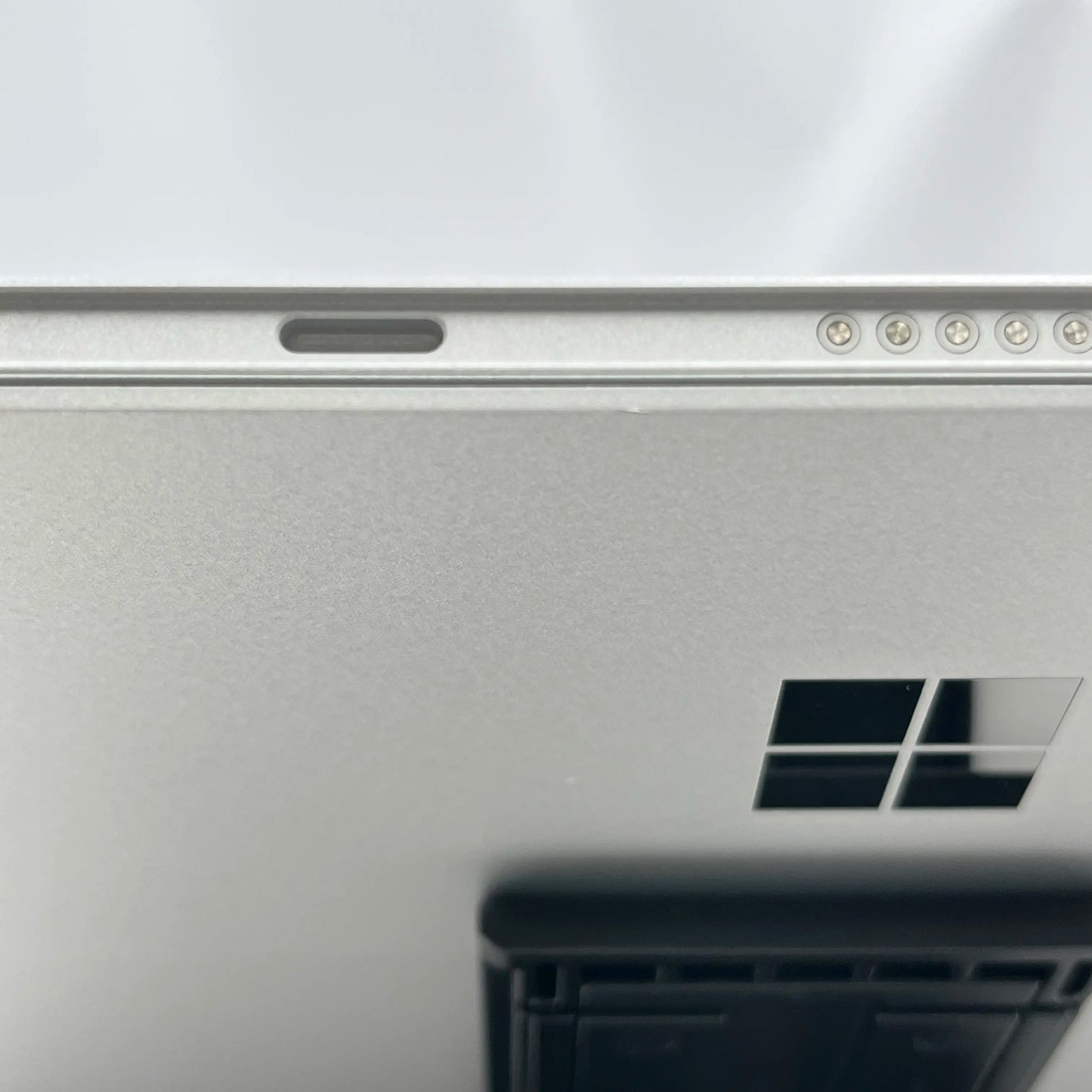 【中古Aランク】Microsoft Surface Go 2 Core m3 8100Y/メモリ 8GB/SSD 256GB/10.5インチ/Windows 11 Pro