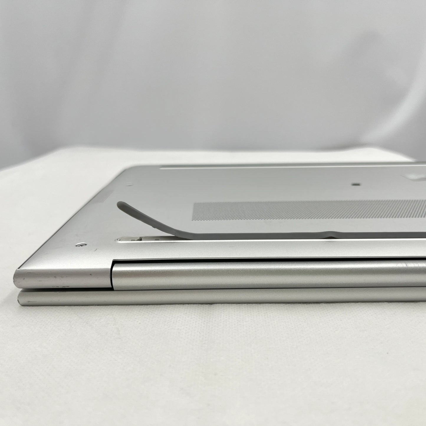 【中古Dランク】HP EliteBook 860 G9 Core i5 1245U/メモリ 16GB/SSD 256GB/16インチ/Windows 11 Pro