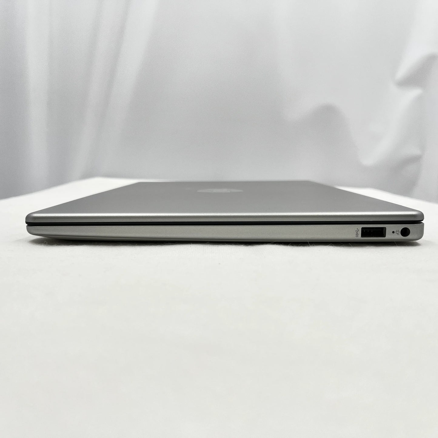 【中古Aランク】HP Laptop 14-em0002AU Athlon Silver 7120U/メモリ4GB/SSD 128GB/14インチ フルHD/Windows 11 Pro