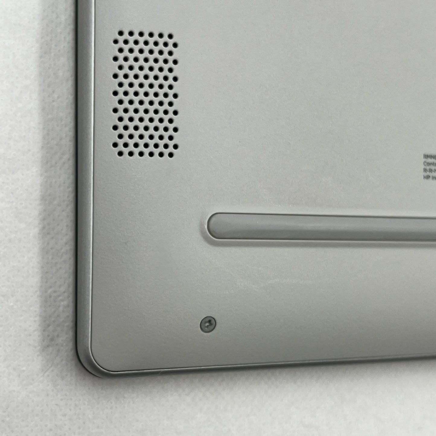 【中古Aランク】HP Laptop 14-em0002AU Athlon Silver 7120U/メモリ4GB/SSD 128GB/14インチ フルHD/Windows 11 Pro