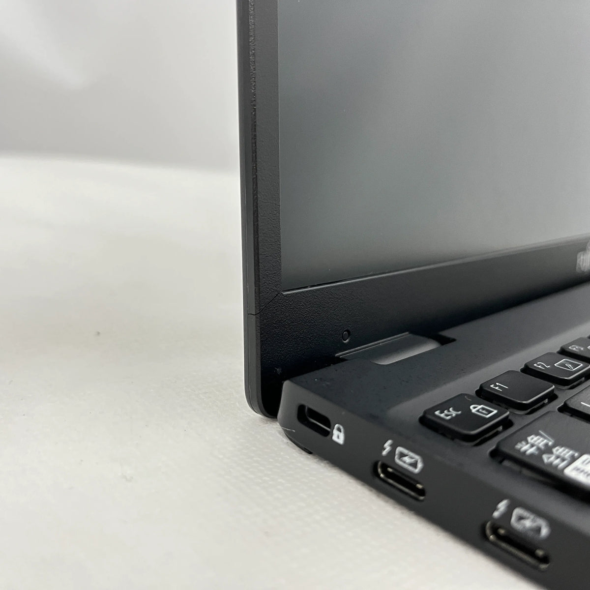 【中古Cランク】富士通 LIFEBOOK U9311/F Core i5 1145G7/メモリ 16GB/SSD 256GB/13.3インチ フルHD/Windows 11 Pro