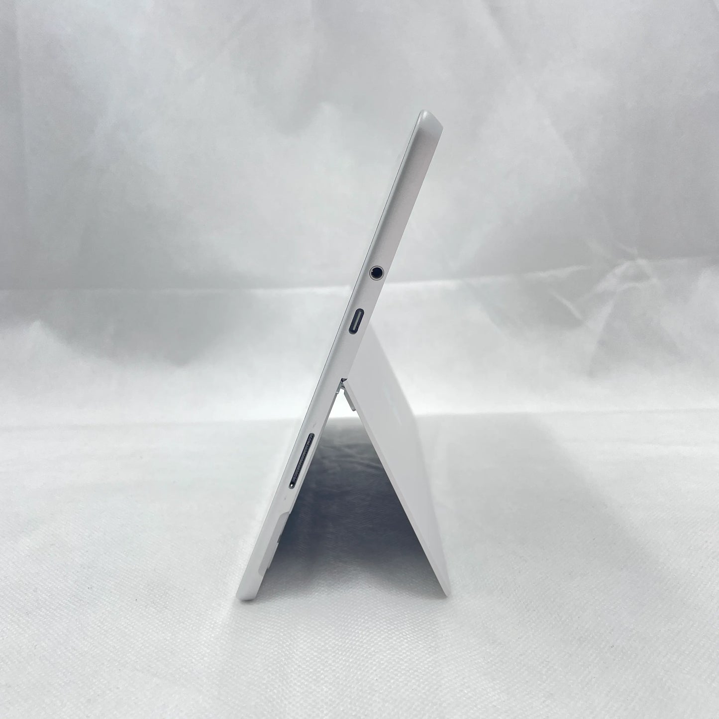 【中古Aランク】Microsoft Surface Go 2 Pentium 4425Y/メモリ8GB/SSD 128GB/10.5インチ/Windows 11 Home