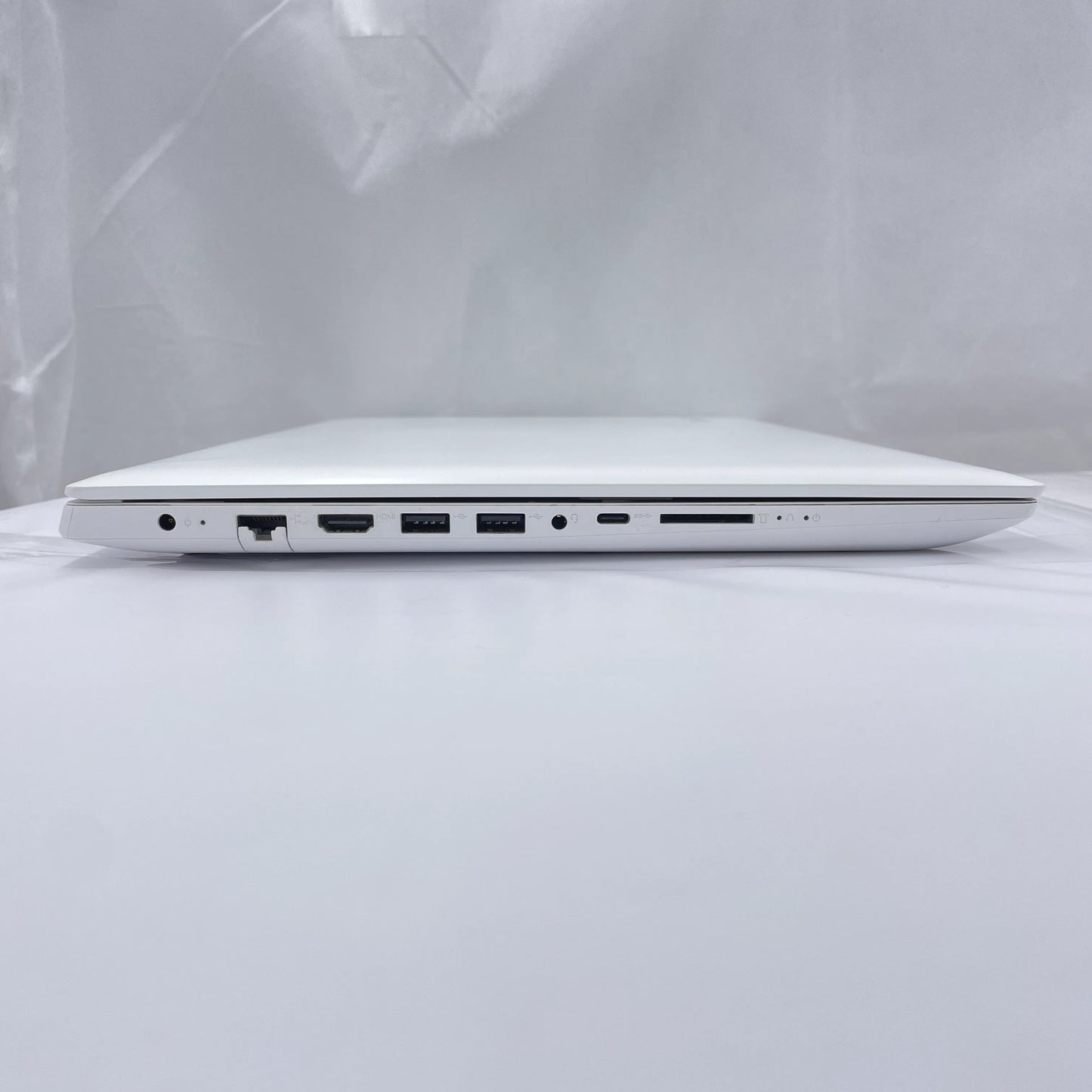 【中古Aランク】Lenovo ideapad 330-15IKB Core i7 8550U/メモリ8GB/SSD 256GB/15.6インチ フルHD/DVD-MULTI/Windows 11 Home
