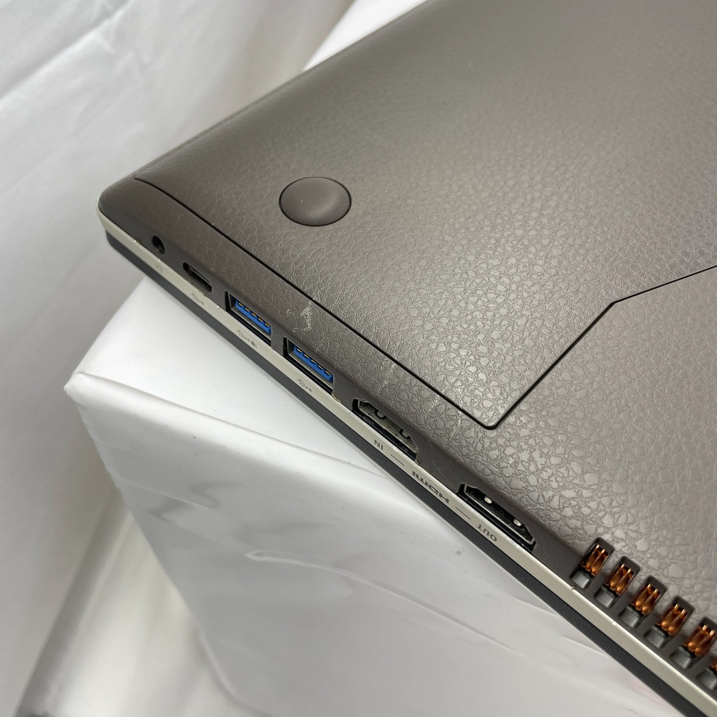 【中古Bランク】富士通 LIFEBOOK NH78/E3 Ryzen 7 4700U/メモリ 8GB/SSD 256GB/17.3インチ フルHD/BD-MULTI/Windows 11 Home